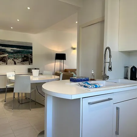 2 Bedroom Sea View Gallia Centre Parking *
