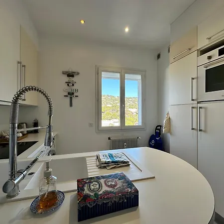 2 Bedroom Sea View Gallia Centre Parking Apartment *