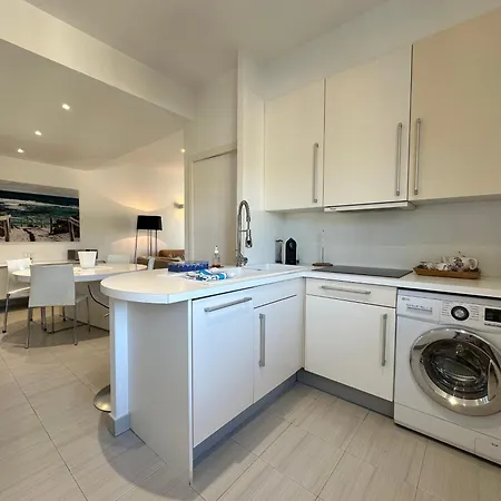 Apartment 2 Bedroom Sea View Gallia Centre Parking Cannes