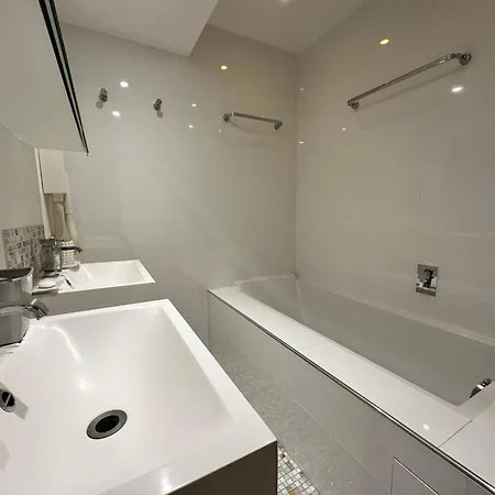Apartment 2 Bedroom Sea View Gallia Centre Parking