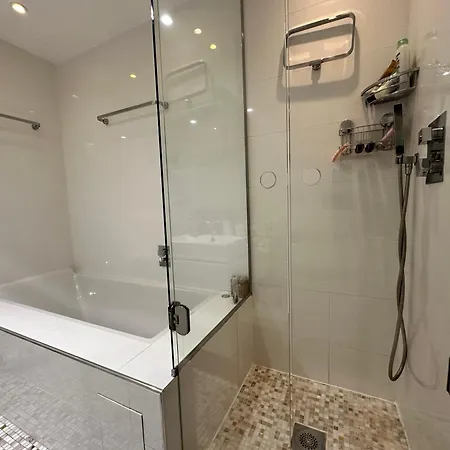 Apartment 2 Bedroom Sea View Gallia Centre Parking *