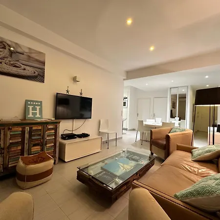 2 Bedroom Sea View Gallia Centre Parking
