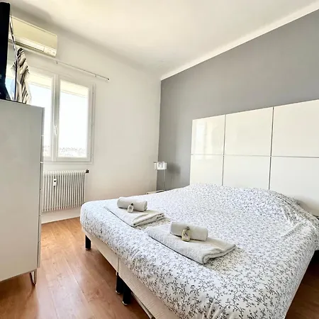 Apartment 2 Bedroom Sea View Gallia Centre Parking