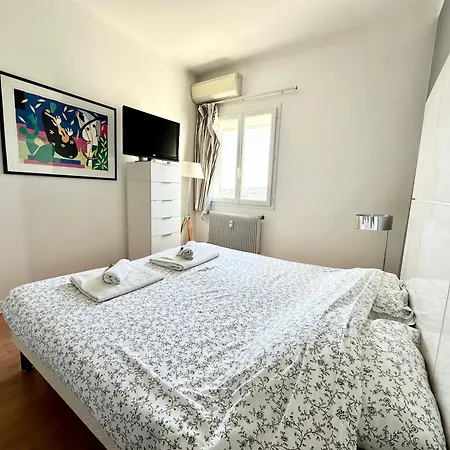 Apartment 2 Bedroom Sea View Gallia Centre Parking Cannes