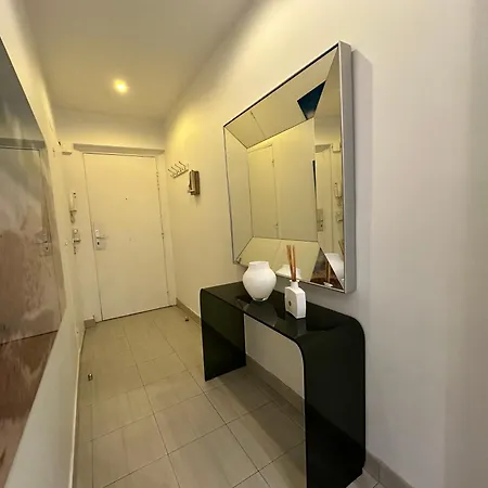 2 Bedroom Sea View Gallia Centre Parking *